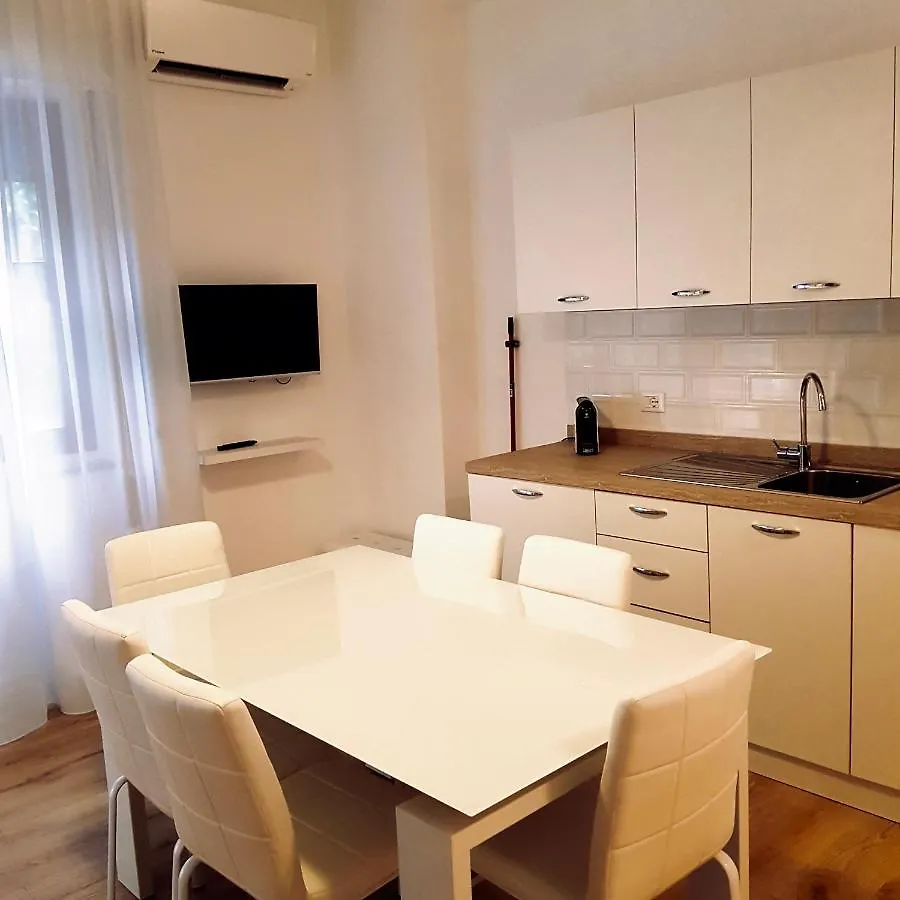 Residence D'Azeglio Palermo Apart Otel
