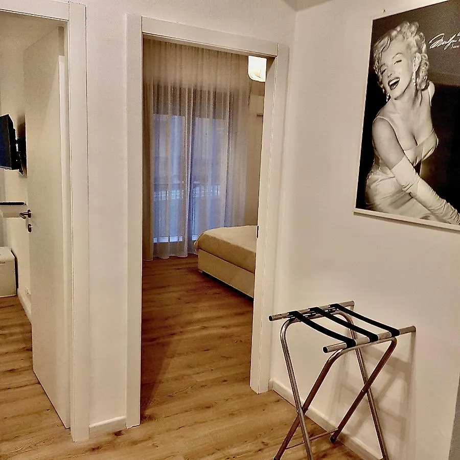 Residence D'Azeglio Palermo Apart Otel